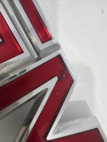 2007 - 2014 GMC Yukon Sierra Acadia Front Grille Emblem OEM 15126352. - Picture 3 of 10