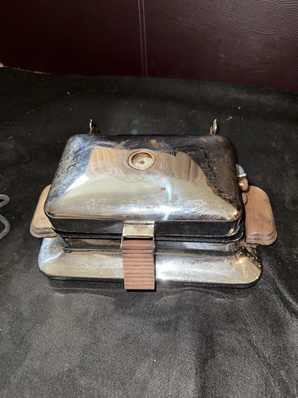 Antique Electric Waffle Iron w/ Heat Gauge Cold Bake Hot Wood Handles c1910–30s
