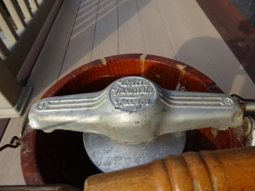 VINTAGE WHITE MOUNTAIN 4 Qt. HAND CRANK ICE CREAM FREEZER MAKER - Picture 21 of 22