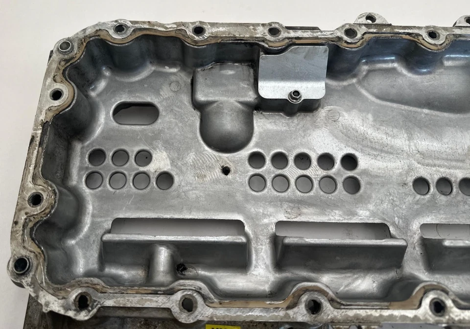 GMC SIERRA 2500 2018-2020 6,6 L cárter de aceite de motor superior OEM 12692968 Foto 4 de 4