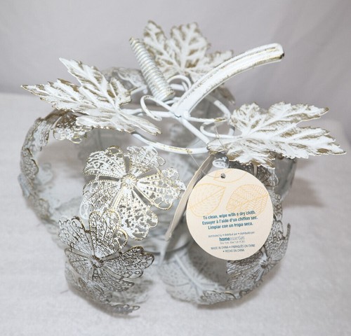 Happy Harvest Kerzenhalter Kürbis in Spitzenoptik weiß mit Bronzeakzenten - Bild 4 von 4