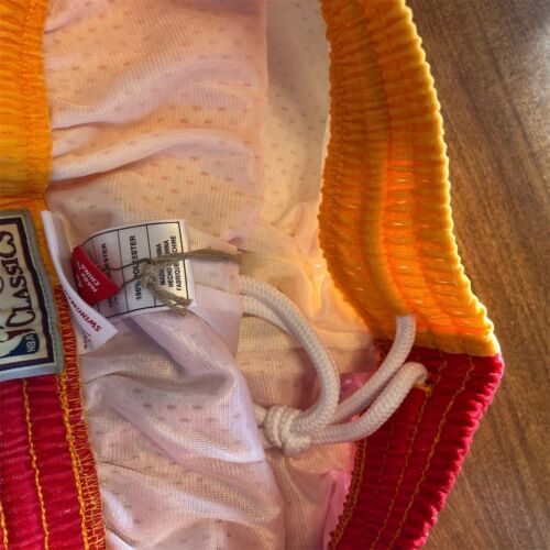 Mitchell & Ness Atlanta Hawks 1986-87 Swingman Shorts Red/Yellow Vintage Replica - Picture 5 of 8