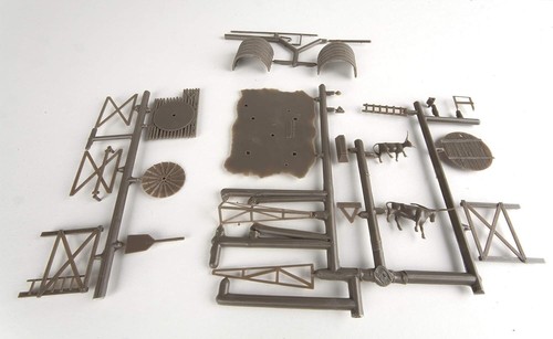 Easy Build Western Homestead HO Scale Model Train Kit - House & Figures Included - Picture 5 of 6