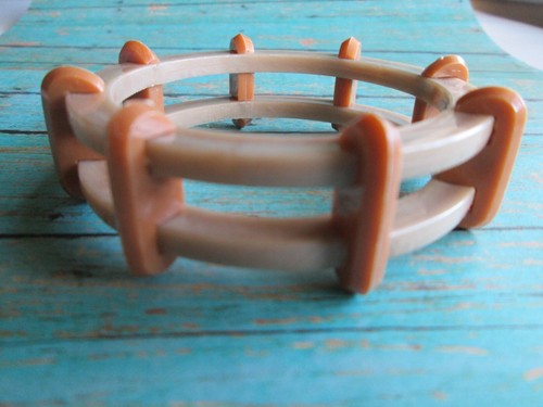 Vtg. Jewelry Lot Ivory Colored / Beige/ Bone Colored 2 NECKLACES + 2 BRACELETS - Picture 11 of 11