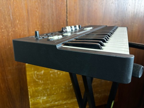 Hammond M-Solo Portable Organ - Black w/ gig bag - Picture 5 of 10