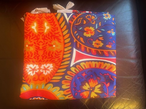 Beautiful long shawl/ scarf with gorgeous vibrant colors. - Picture 10 of 10