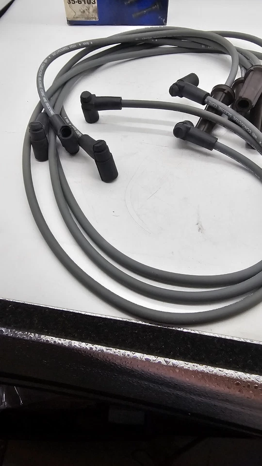 Spark Plug Wire Set Carquest 35-6103 Fits Pontiac Bonneville 1988-1992 - Image 3 of 4