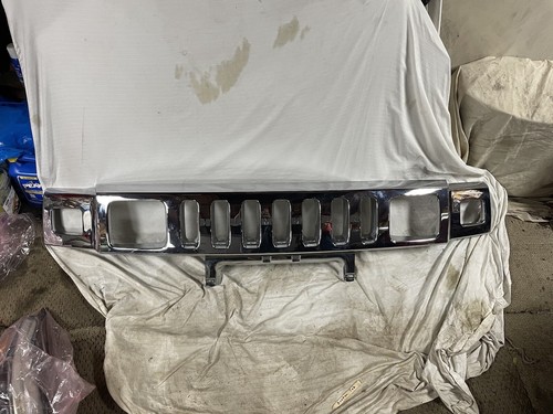 Front Bumper Upper Radiator Grille Molding 15777617 OEM Hummer H2 2003-2007 - Picture 2 of 8