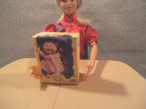 Barbie Doll 1:6 Miniature Box of Diapers and Mini Bottles For Kelly/'s Baby