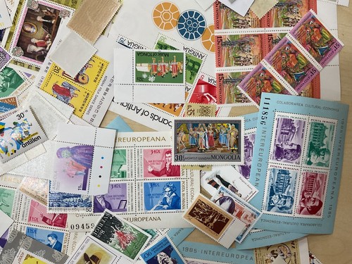 Music on stamps. MNH, mini sheets + blocks, some duplication #c188 - Imagen 7 de 24