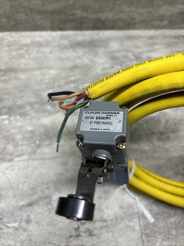 Interruptor de límite de alta resistencia Eaton Cutler Hammer E50SA6P12 con cabezal y rodillo E50DR1 - Imagen 4 de 10
