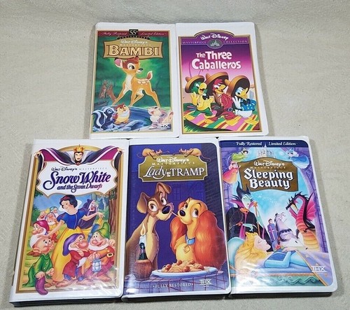 VHS DE DISNEY OBRA MAESTRA BAMBI BLANCO NIEVE BELLEZA PARA DORMIR CABALLEROS DAMA Y VAGABUNDO - Imagen 4 de 12