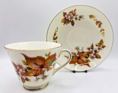 Royal Doulton Wilton Muster Nr. V2361 Duo Tasse & Untertasse - sehr guter Zustand