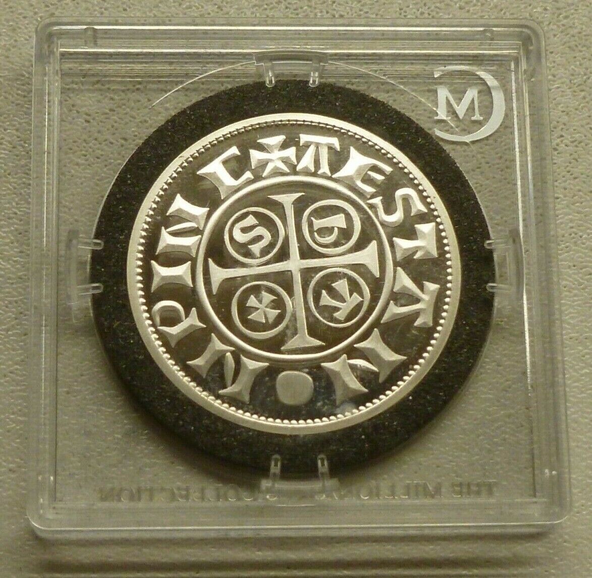 Foto 11 di 54