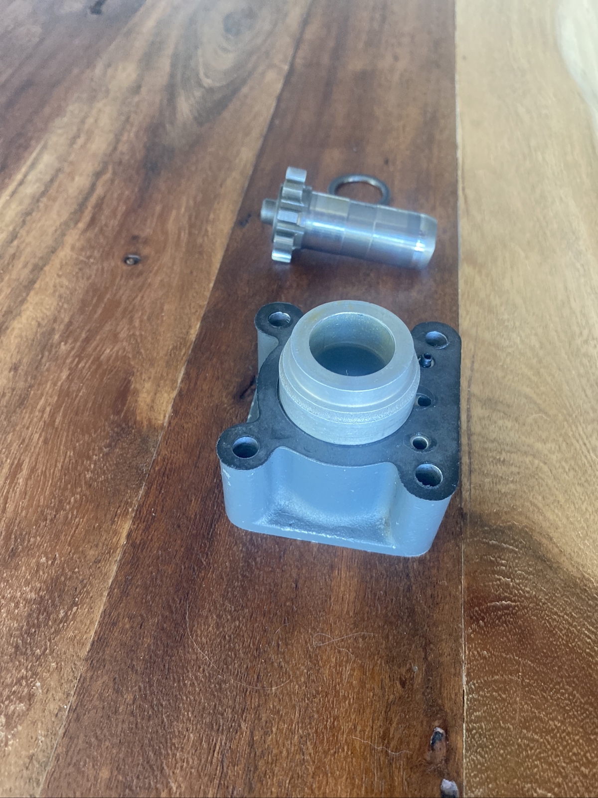 Vacuum Pump Drive Adapter w Gear 61098 72970 Cessna Mooney