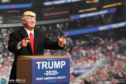 DiD Donald Trump 2020: Keep America Great w/ 2 Heads, Desk & Podium 1/6 Scale - Picture 4 of 12
