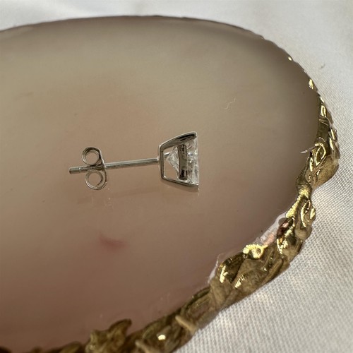 Sterling Silver Triangular Clear 8mm CZ Crystal Mens Ear Stud / Earring / Single - Picture 2 of 7