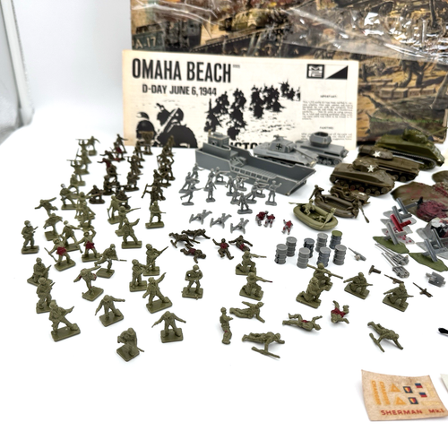 RARE Aurora Anzio Beach WWII Vintage 1968 Box Omaha Beach D Day Kit Lot Molded - Picture 2 of 14