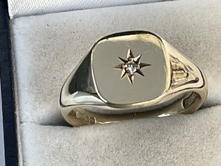 Anillo de sello de caballero pesado de oro y diamantes de 9 quilates 1972 talla S.1/2 8 33 gms