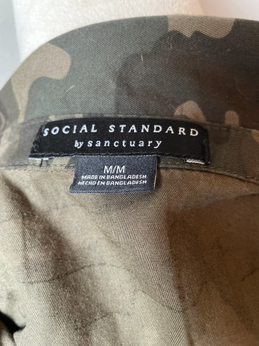 Social Standard by Sanctuary Camo Blouse (M) - Picture 4 of 4