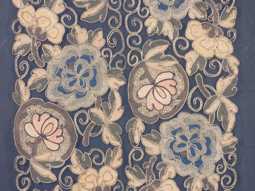 19.Jh. Chinesische Seide bestickt Blumen Goldfaden gerahmt Armband - Bild 4 von 9