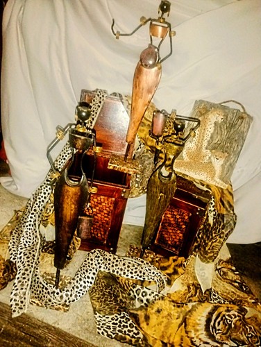 African Art Decor: Metal Tribal Women Figurines, Wooden boxes, Leopard Plaque - Picture 3 of 6