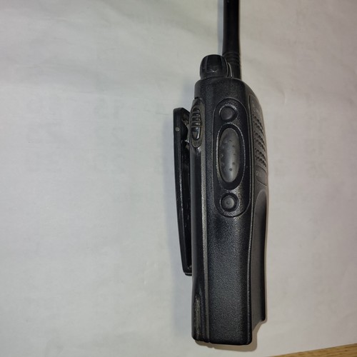 Motorola GP330 VHF Handfunksprechgerät - Zdjęcie 2 z 4
