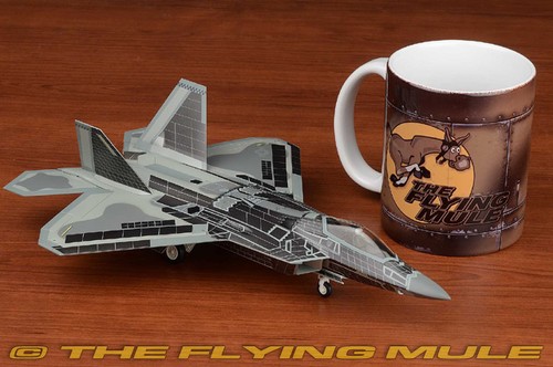 Hobby Master 1:72 F-22A Raptor USAF 422nd TES Symbiote Mirror Paint Finish - Picture 4 of 8