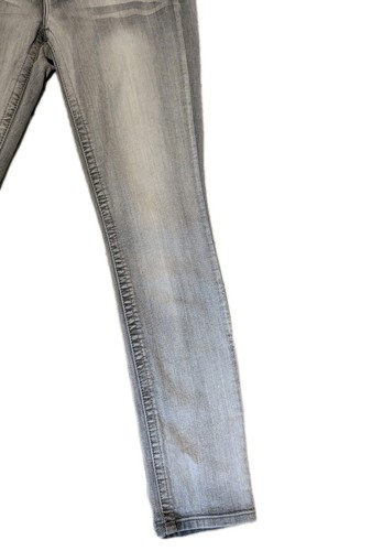 LEI Ashley Low Rise Jeans Size 9 Regular Gray Distressed Wash Women’s Denim - Picture 2 of 9