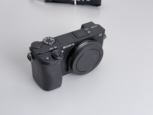 Sony α (alpha) A6300 Alpha 6300 Body Gehäuse - 9900 Auslösungen - Picture 2 of 7