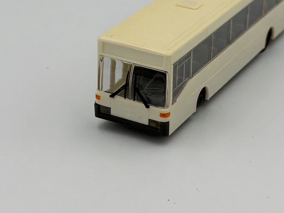 VEHÍCULO MODELO PLÁSTICO BUS TRÁNSITO MERCEDES-BENZ O405 ESCALA HO 1/87 - KEMBEL Foto 4 de 4