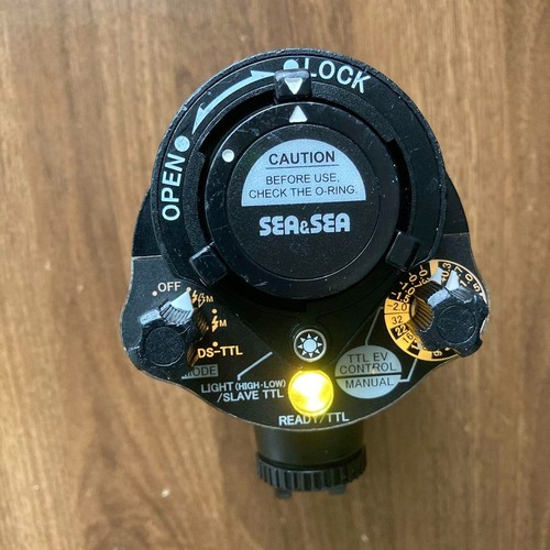 Sea & Sea YS-D2 Underwater Strobe flash Sports Diving - Picture 5 of 10
