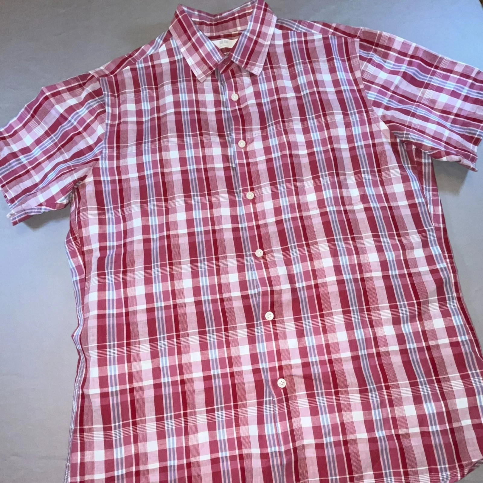 Men's Red and White Plaid Uniqlo Short Sleeved Button Down Shirt- Size L