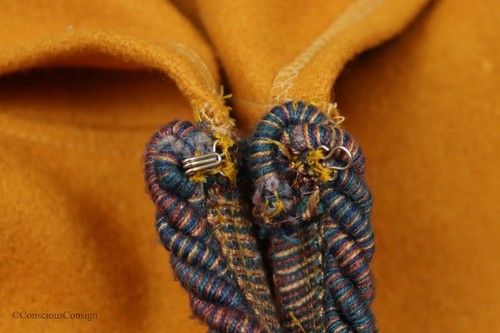 Vintage 100 % reine Wolle schwerer Filz senfgelb geflochtener Besatz Cape Kostüm Umhang - Bild 10 von 12