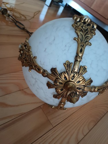 VTG CZECH GLASS HANGING SWAG LAMP WHITE LAYERED WITH BRASS - 第 4/15 張圖片