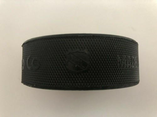 Vintage WASHINGTON CAPITALS NHL OFFICIAL GAME PUCK - Gary Bettman igloo - Picture 7 of 7