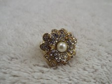 Goldtone Rhinestone Flower White Bead Ring Stretchband Size 6 C3