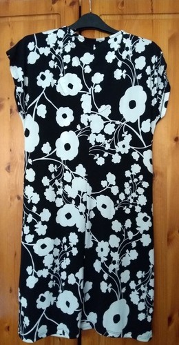 South Black & White V Neck Tunic Dress With Pockets Size 10 BNWOT - Picture 2 of 2