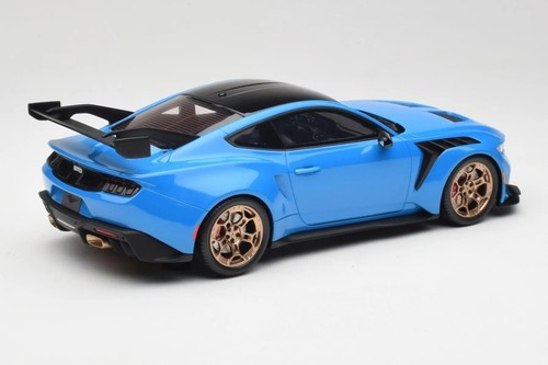 Ford Mustang GTD 2024 5,2 L V8 cupé azul escala 1:18 de GT SPIRIT GT473 - Imagen 3 de 6