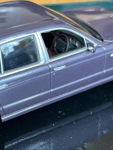 BENTLEY ARNAGE T IN PURPLE 1/43 CAR MODEL BY MINICHAMPS - Picture 8 of 14