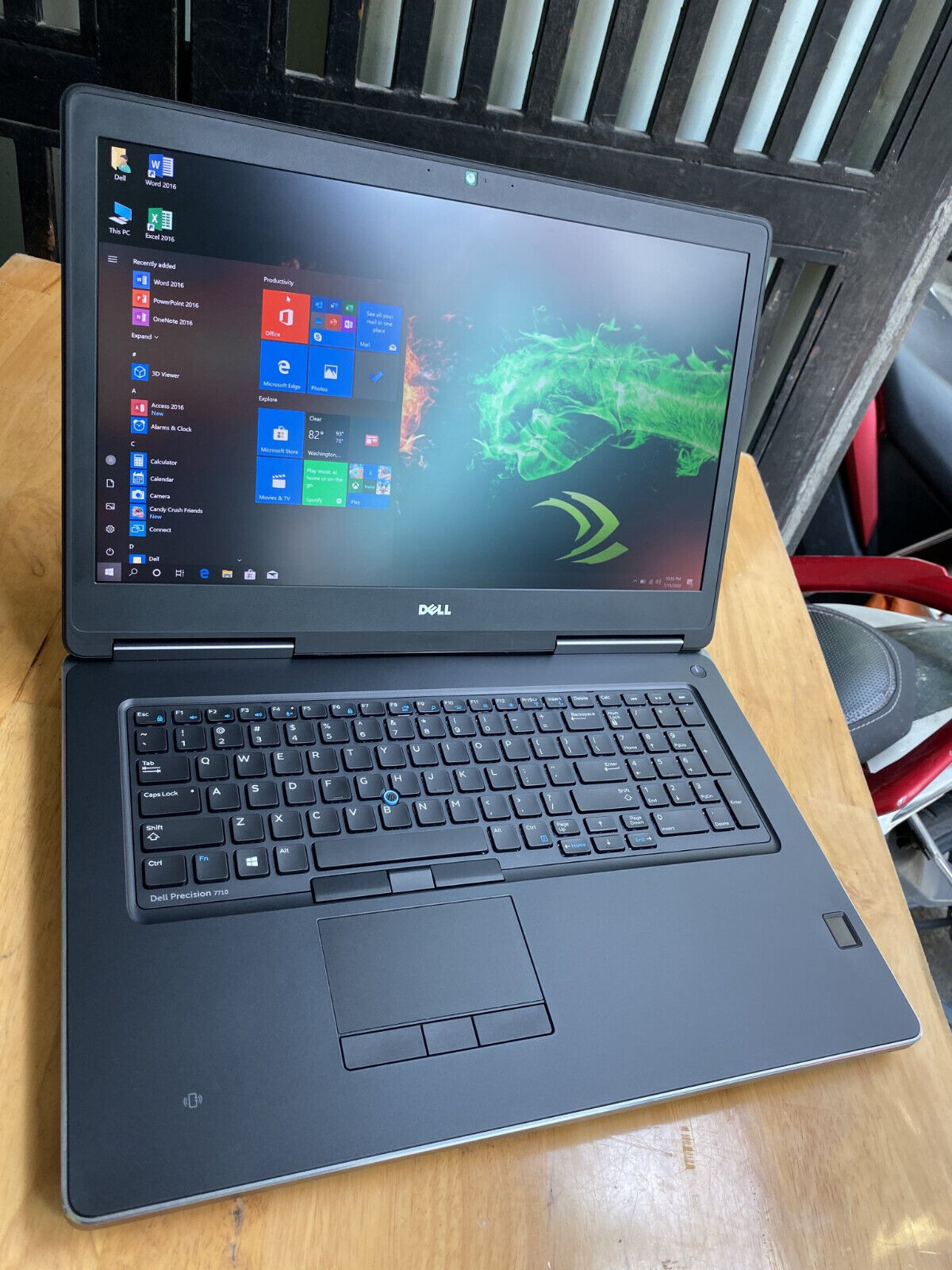 Workstation DELL 7710 17.3" 4K UHD Xeon E3-1545M 6TB NVMe+SSD 64GB M5000M-8GB DK - Picture 2 of 12