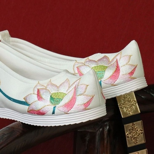 Traditional Chinese Flat Embroidery Shoes Vintage Cosplay Hanfu Shoes Plus Size - Picture 8 of 19