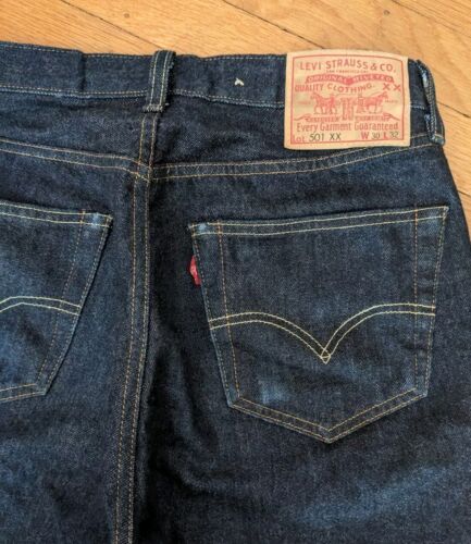 SHORT JEAN LEVI LVC 501XX VINTAGE 1955 BIG E RED LINE SELVEDGE CUT OFF 30×32 JAPON - Photo 1 sur 8