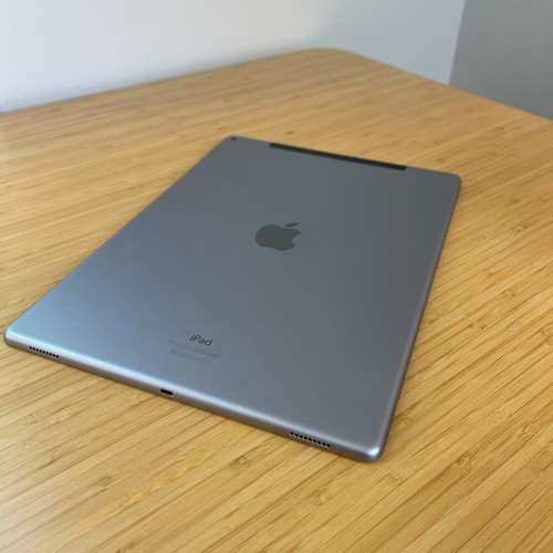 Apple iPad Pro 12.9" 1st Gen 128GB, Space Grey, Wi-Fi + Cellular - AU UNLOCKED - Picture 7 of 10