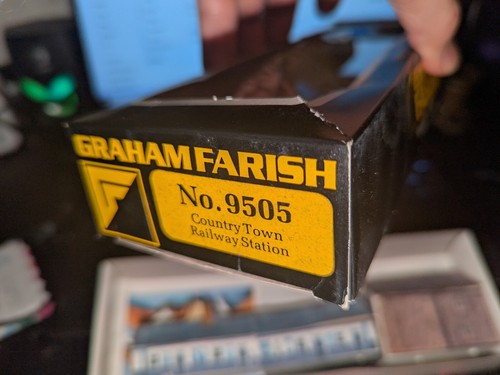 N Gauge Graham Farish 9505 COUNTRY TOWN RAILWAY STATION model railway building - Picture 2 of 10