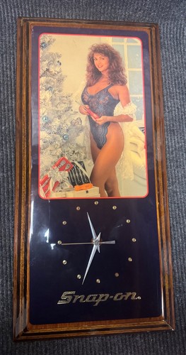 Vibtage Snap-On Tools Christmas Pin-Up Gorl Clock Works Great! - Picture 1 of 7