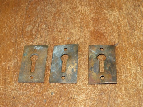 3 passende verzierte antike viktorianische Eastlake Schlüssellochabdeckungen, 1 3/4 Zoll - Bild 3 von 3