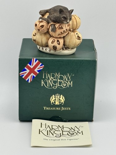Harmony Kingdom "Feline Fest" Cat on Pumpkins and Bat w/Box Made in UK