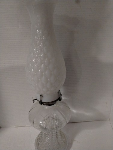 Antique Vanity Oil Lamp With, White Milk Chimney Glass In Excellent Condition - Picture 17 of 20