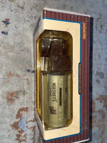 Ertl Hersheys 1931 Hawkeye Tanker Bank 1/34 Scale Die cast Metal New In Box - Picture 2 of 4